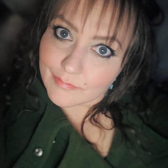 Meet your Posher, Christy - Picture 1 of 1